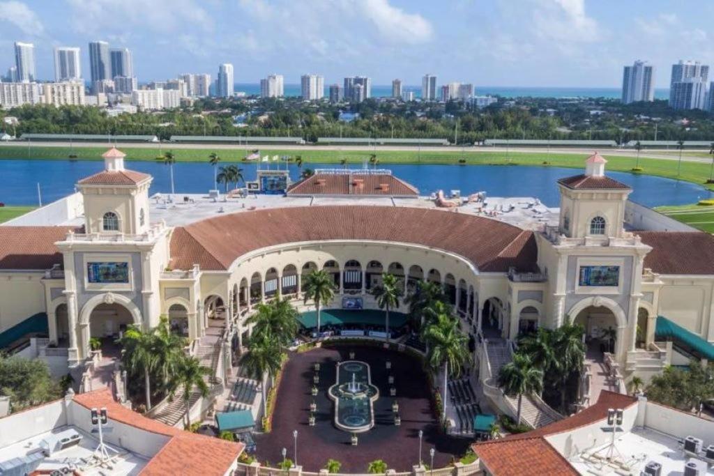 Private Hallandale Beach Studio Wbath Walking Distance To The Beach Pool Free Parking Exterior foto