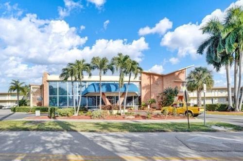 Private Hallandale Beach Studio Wbath Walking Distance To The Beach Pool Free Parking Exterior foto